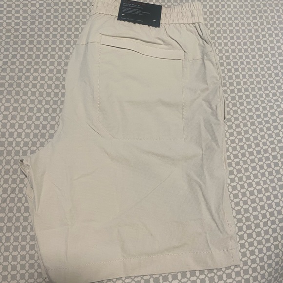 Men’s Lululemon Bowline 8” Shorts - Picture 2 of 2